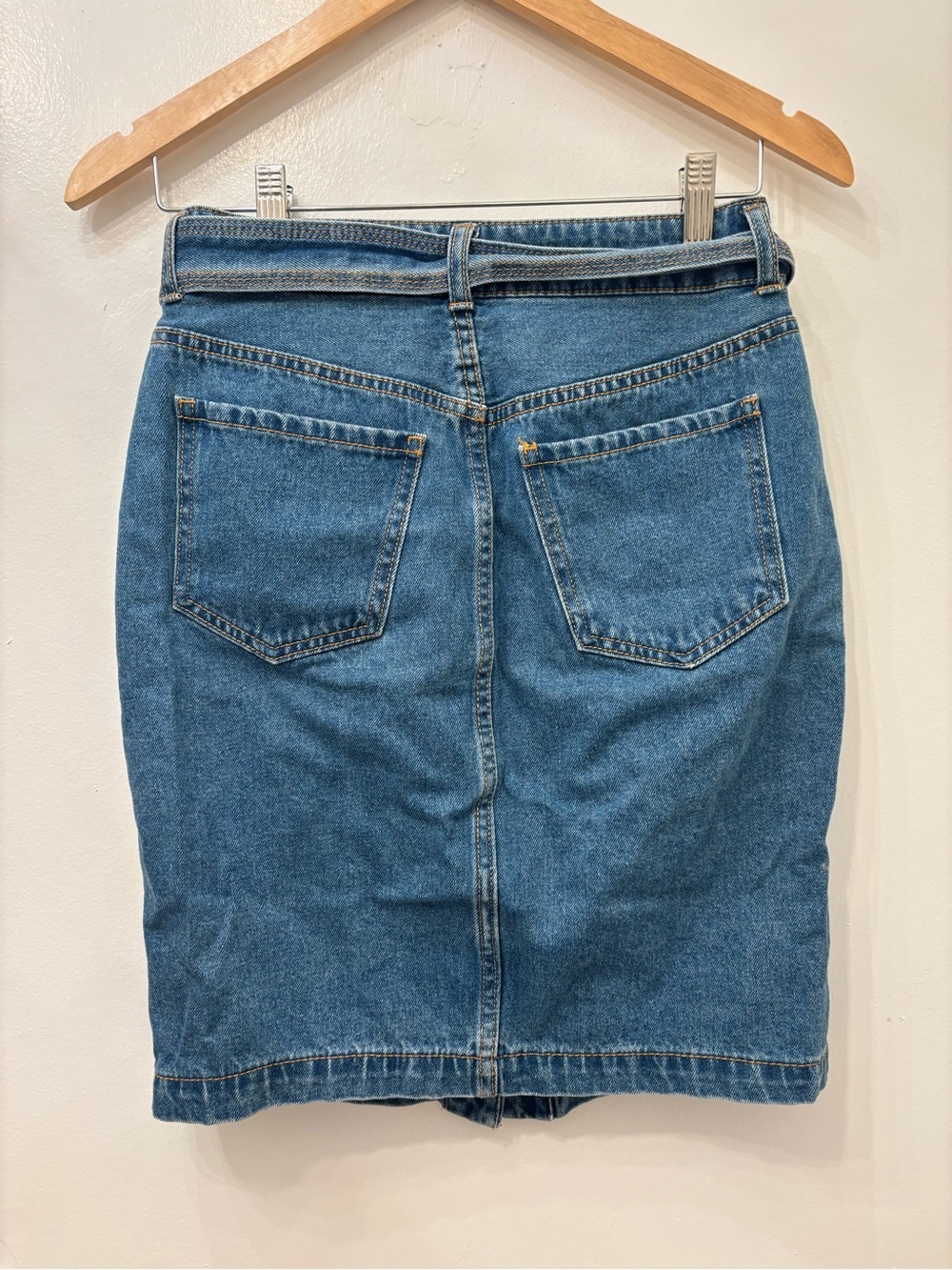 Forever 21 Medium Blue Denim Button-Front Pencil Skirt with Belt - Picture 2 of 3